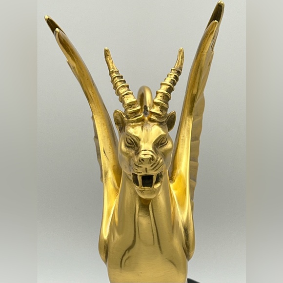 Metropolitan Museum Of Art MMA vintage gold bronze GRIFFIN LION sculpture statue - Picture 9 of 14